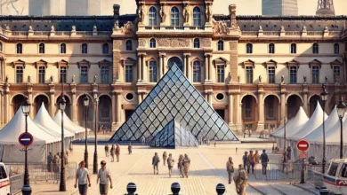 Dall·e 2024 08 22 08.35.38 A Detailed Image Of The Louvre Museum In Paris With Fewer Visitors In Front Of It Than Usual. The Scene Includes Security Barriers And A Noticeable P